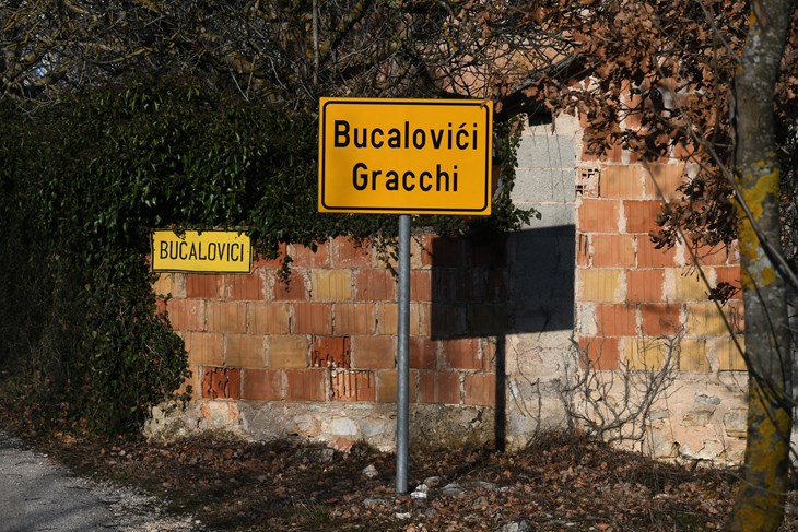 Selo Bucalovići kraj Višnjana (Snimio Milivoj MIJOŠEK)